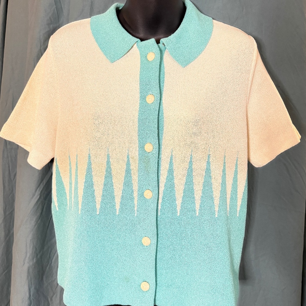 Vintage KIMBERLY 1950’s Button front knit top. Large.